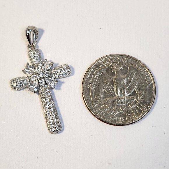 NIB 925 White Diamond Simulant Pave 2.00cts Silver Cross Pendant - Picture 4 of 12